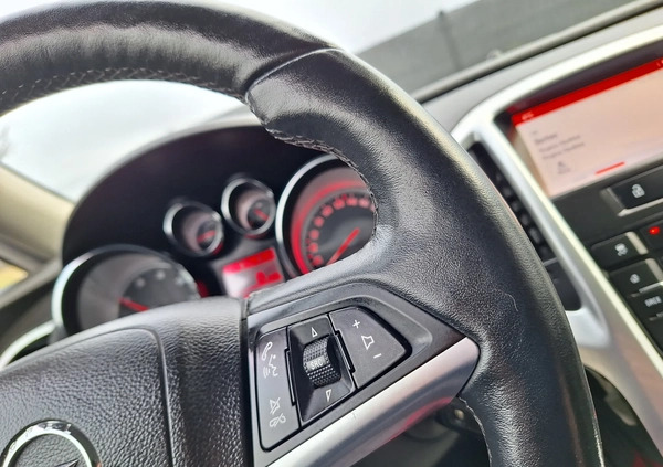 Opel Astra cena 25900 przebieg: 184000, rok produkcji 2014 z Szubin małe 191